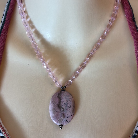 Pink crystal with stone pendant necklace - Picture 6 of 8